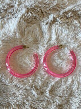 Alison Lou Medium Lucite Jelly Hoop Earrings Neon Pink Gold Plated Posts – 2”